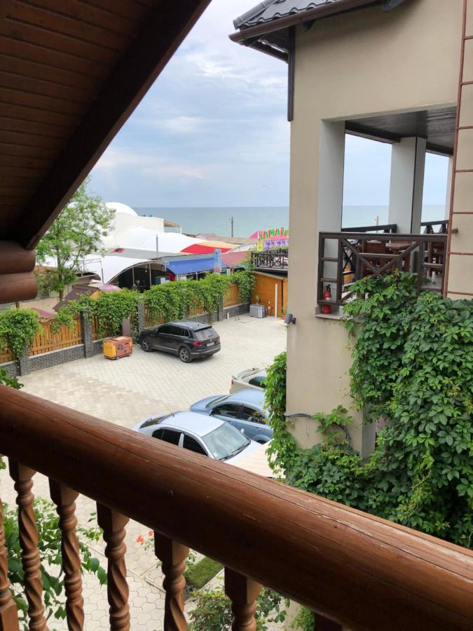 Веселий Кут Hotel Zaliznyy Port Ngoại thất bức ảnh