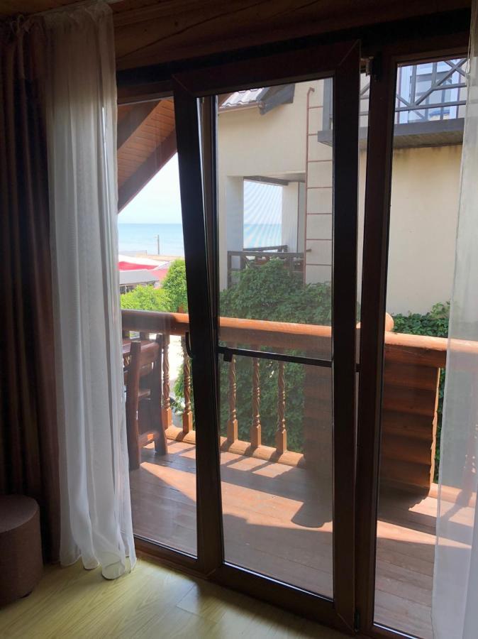 Веселий Кут Hotel Zaliznyy Port Ngoại thất bức ảnh
