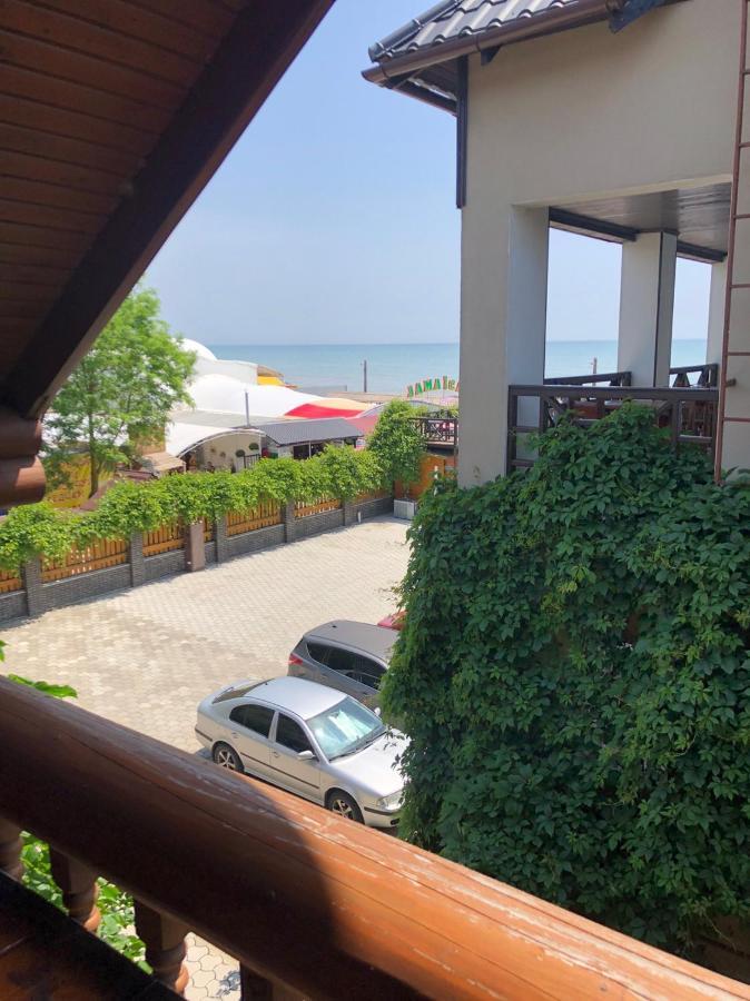 Веселий Кут Hotel Zaliznyy Port Ngoại thất bức ảnh