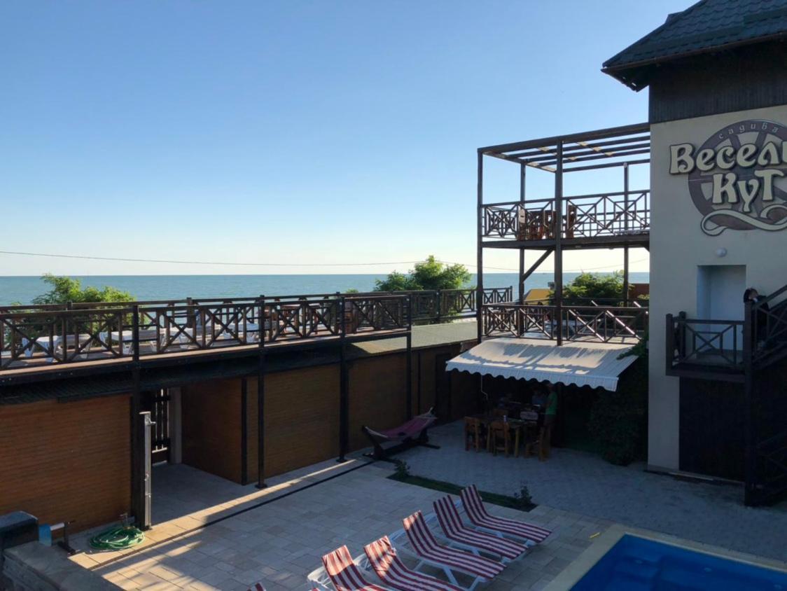 Веселий Кут Hotel Zaliznyy Port Ngoại thất bức ảnh