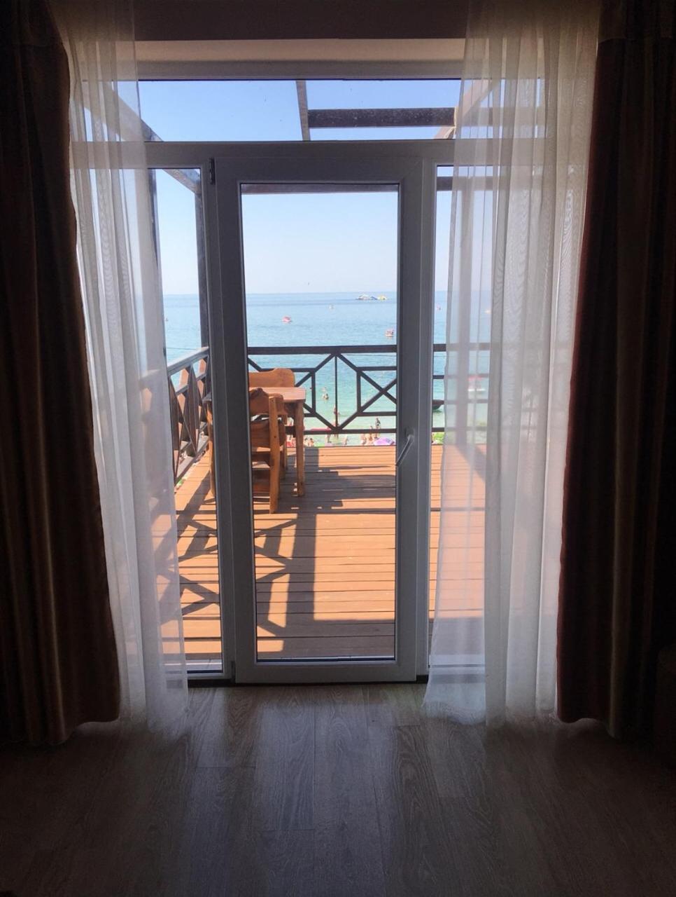 Веселий Кут Hotel Zaliznyy Port Ngoại thất bức ảnh