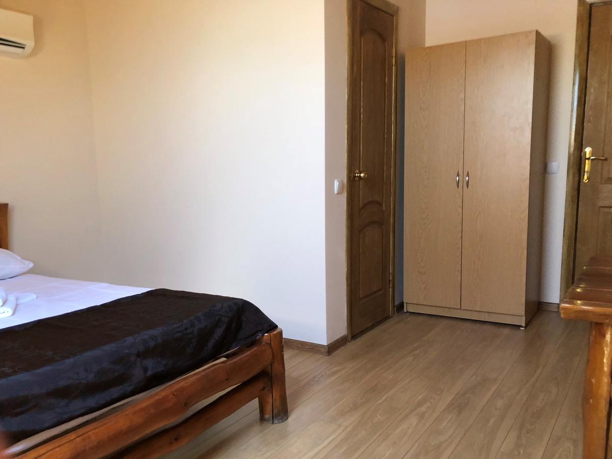 Веселий Кут Hotel Zaliznyy Port Ngoại thất bức ảnh