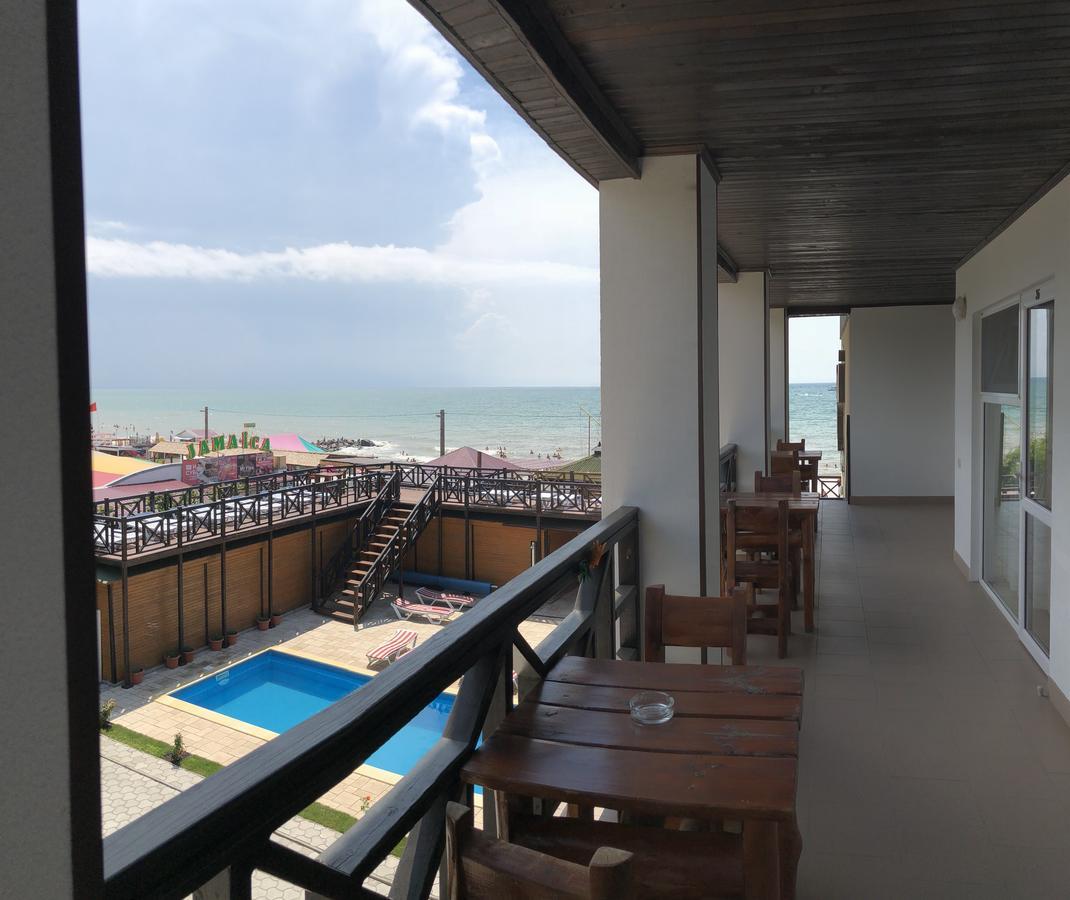 Веселий Кут Hotel Zaliznyy Port Ngoại thất bức ảnh