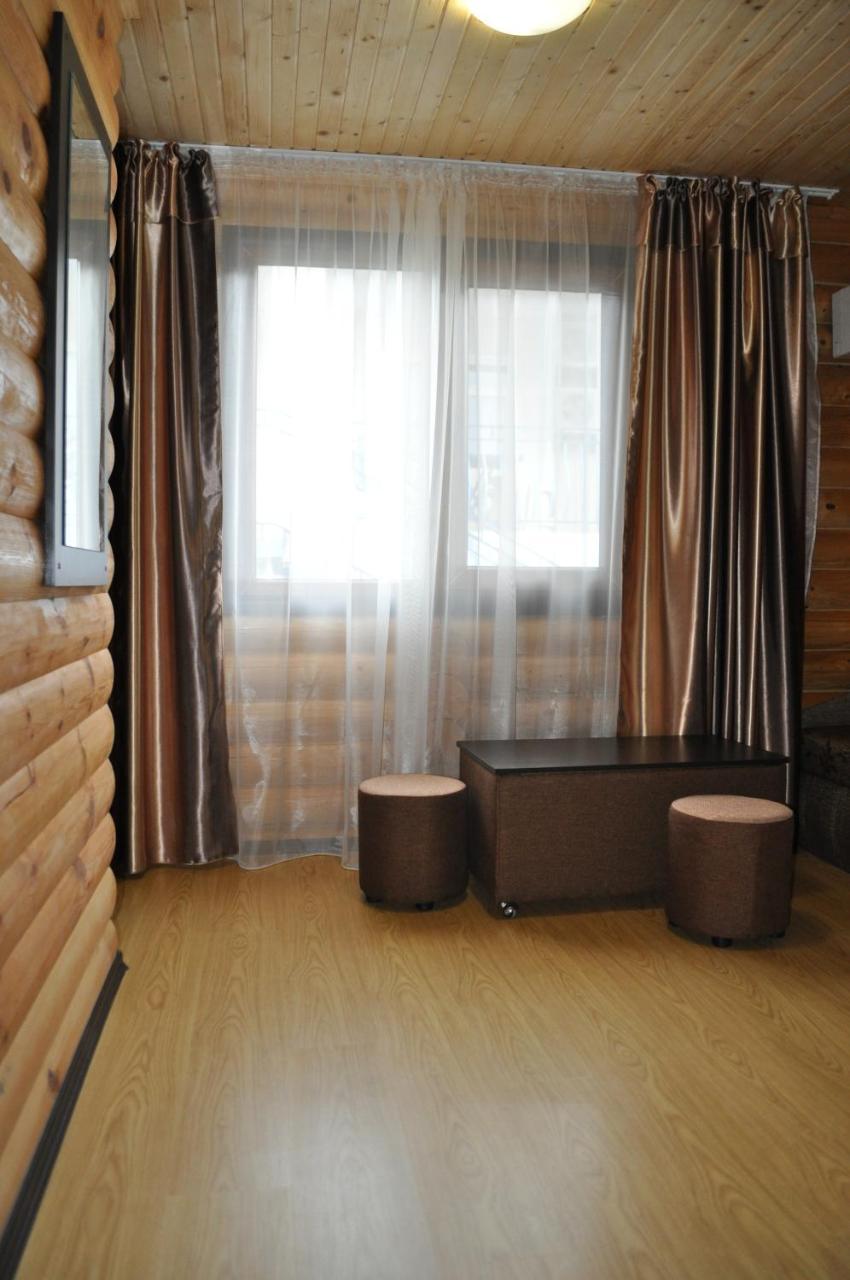 Веселий Кут Hotel Zaliznyy Port Ngoại thất bức ảnh