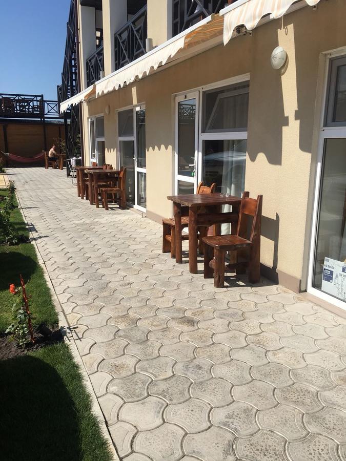 Веселий Кут Hotel Zaliznyy Port Ngoại thất bức ảnh