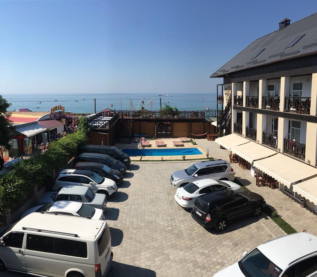 Веселий Кут Hotel Zaliznyy Port Ngoại thất bức ảnh